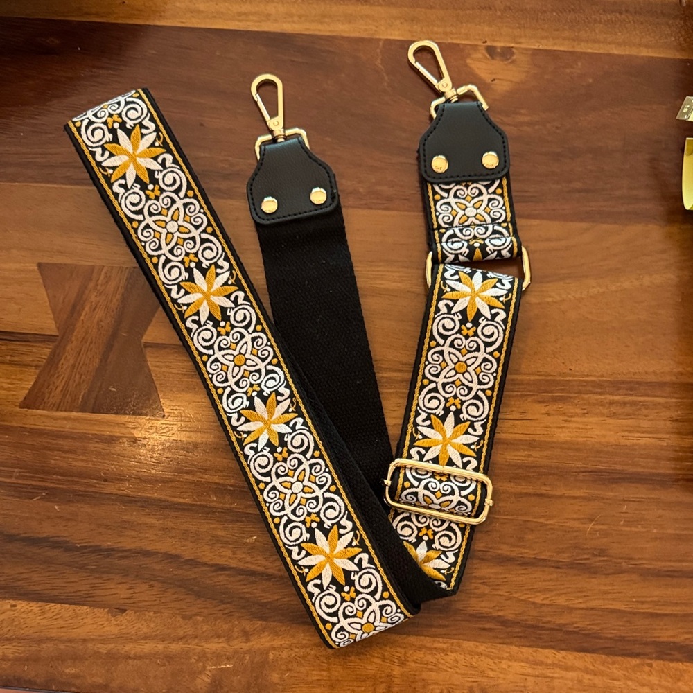 NWOT Adjustable Jacquard Guitar Strap